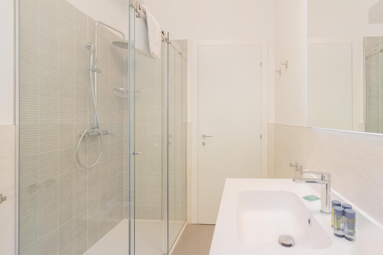 White Lake View Apartment By Rent All Комо Экстерьер фото